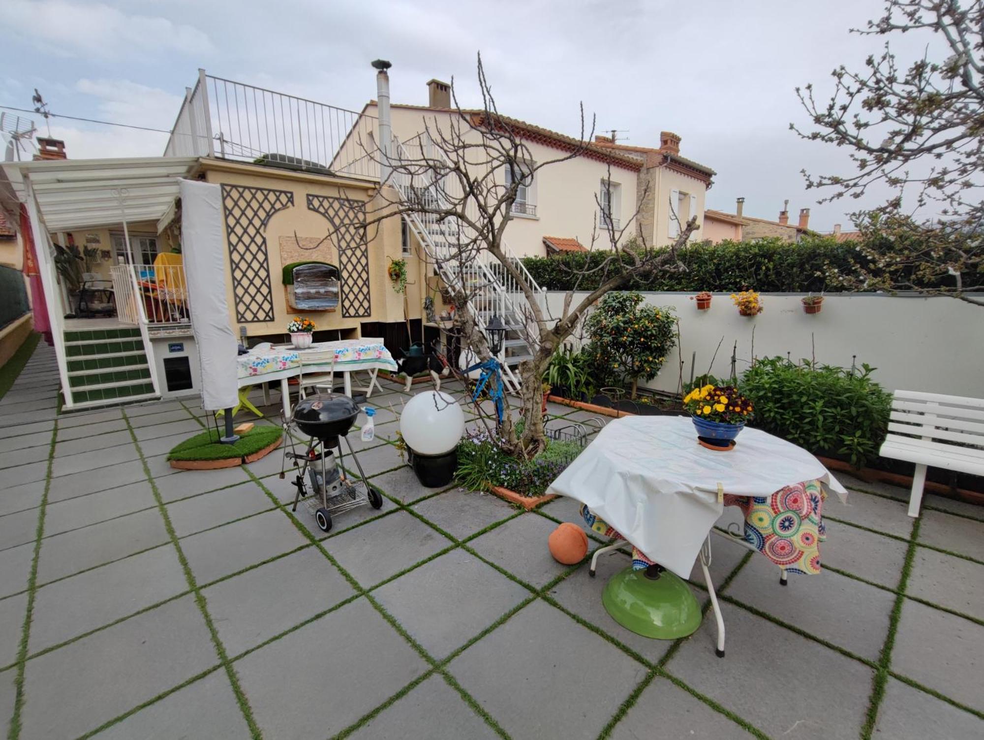 Pavillon Clara Flor Villa Prades  Exterior photo
